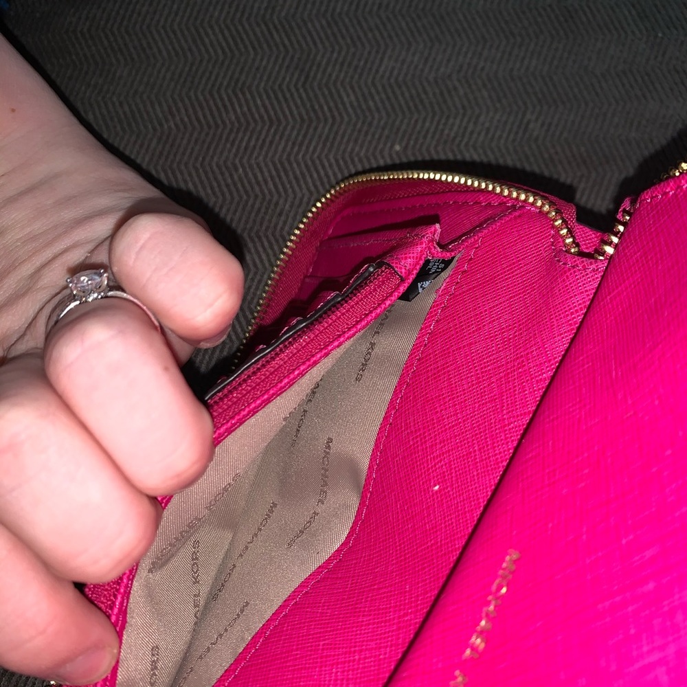 Vibrant Pink Jetset Michael Kors wallet - Picture 4 of 5